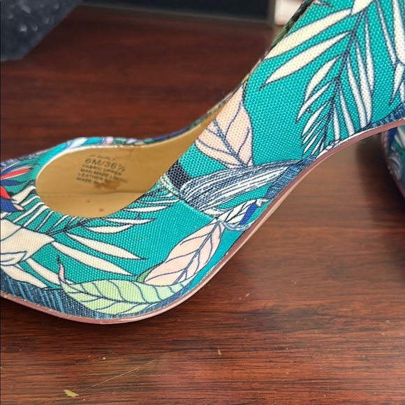 Jessica Simpson size 6, Floral Print Women's Stiletto Heels - Picture 16 of 16